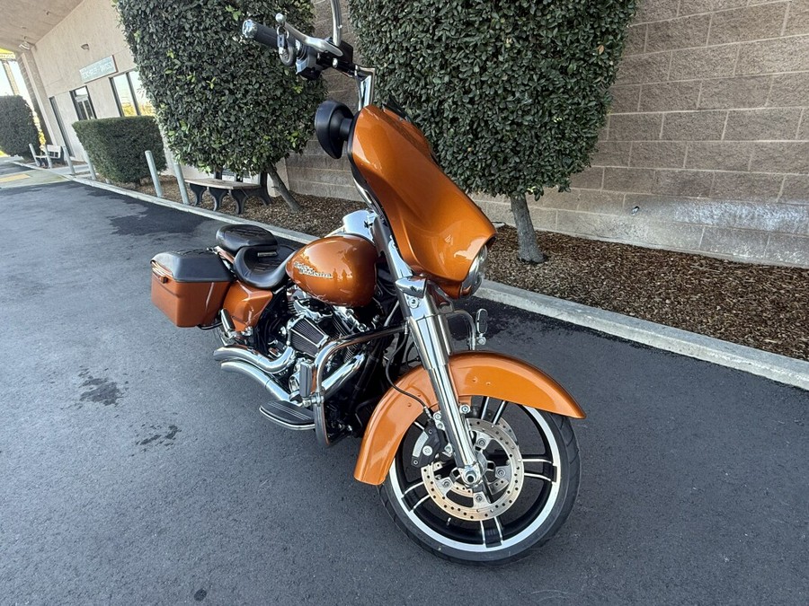 FLHX 2014 Street Glide®