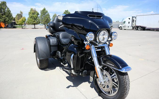 2023 Harley-Davidson Tri Glide Ultra Vivid Black