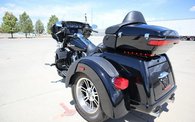 2023 Harley-Davidson Tri Glide Ultra Vivid Black