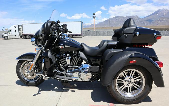 2023 Harley-Davidson Tri Glide Ultra Vivid Black