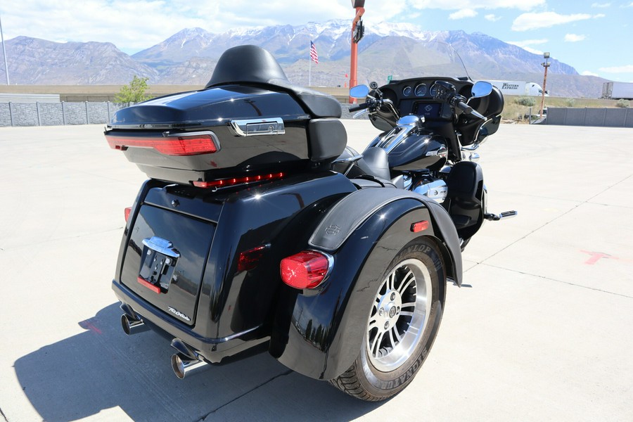 2023 Harley-Davidson Tri Glide Ultra FLHTCUTG
