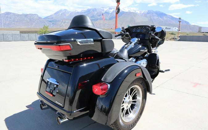 2023 Harley-Davidson Tri Glide Ultra Vivid Black