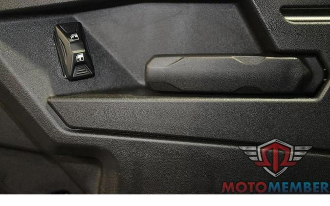 2026 Can-Am Defender MAX Limited HD11 Desert Tan & Carbon Black