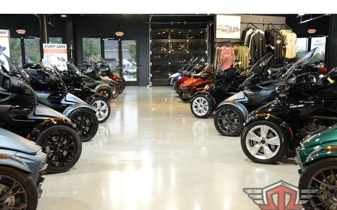 2026 Can-Am Defender MAX Limited HD11 Desert Tan & Carbon Black