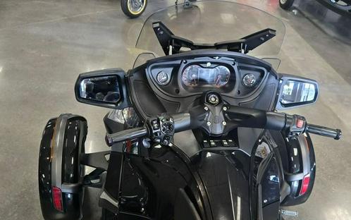 2016 Can-Am® Spyder® RT 6-Speed Semi-Automatic (SE6)