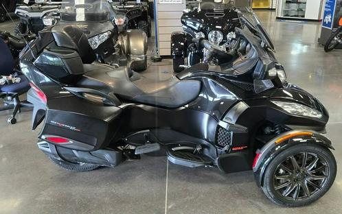 2016 Can-Am® Spyder® RT 6-Speed Semi-Automatic (SE6)