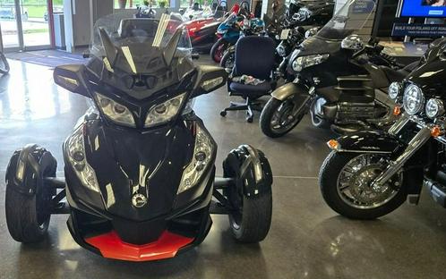 2016 Can-Am® Spyder® RT 6-Speed Semi-Automatic (SE6)