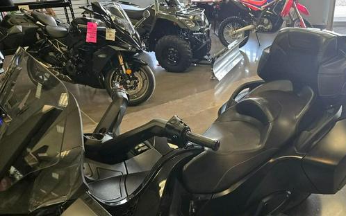 2016 Can-Am® Spyder® RT 6-Speed Semi-Automatic (SE6)