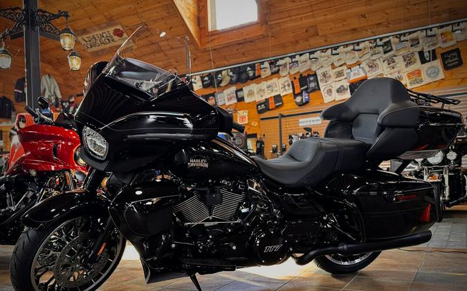 2026 Harley-Davidson® Street Glide Limited Vivid Black Black Trim