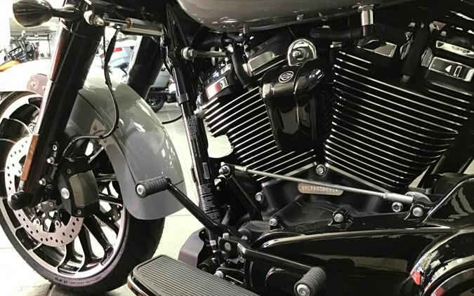 2024 Harley-Davidson® Freewheeler® Billiard Gray