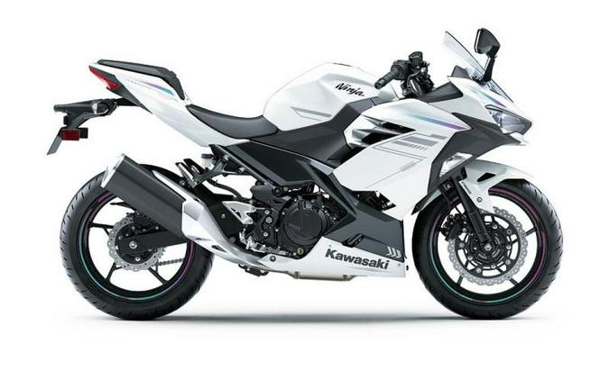 2023 Kawasaki Ninja® 400 Pearl Blizzard White/Metallic Carbon Gray