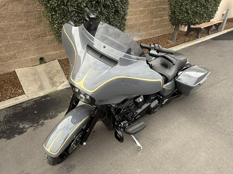FLHXS 2022 Street Glide® Special