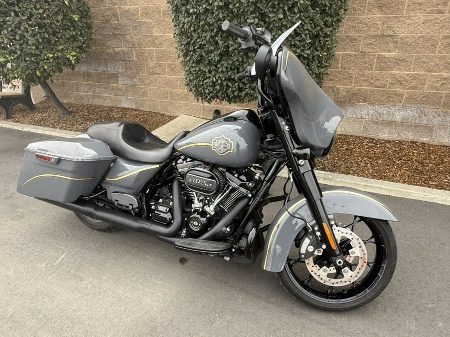 FLHXS 2022 Street Glide® Special