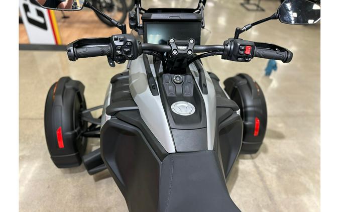 2025 CANYON - Can-Am