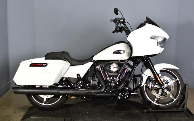2025 Harley-Davidson Road Glide White Onyx Pearl - Black Finish