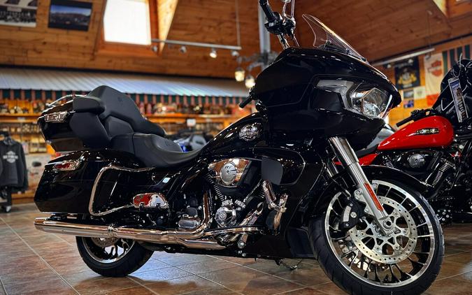 2026 Harley-Davidson® Road Glide Limited Vivid Black Chrome Trim
