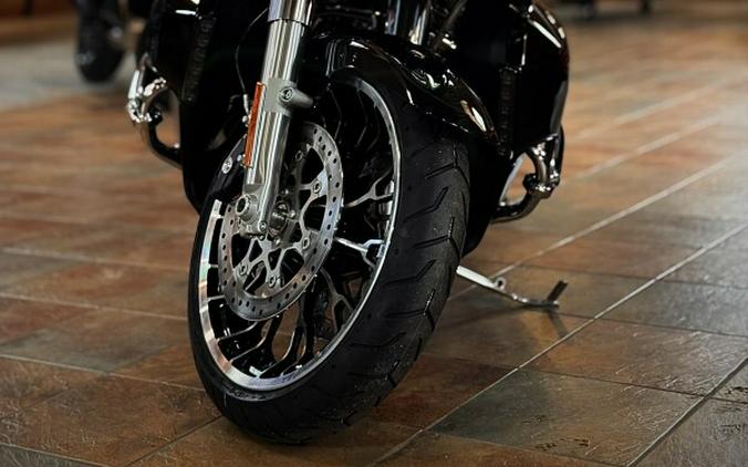 2026 Harley-Davidson® Road Glide Limited Vivid Black Chrome Trim