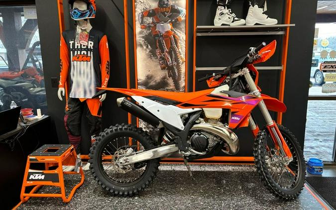 FIRST LOOK! KTM INTRODUCES 2024 KTM 300XC-W HARD-ENDURO MODEL