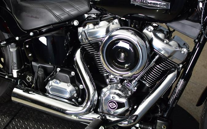2025 Harley-Davidson Street Bob Vivid Black w/Cast Wheels