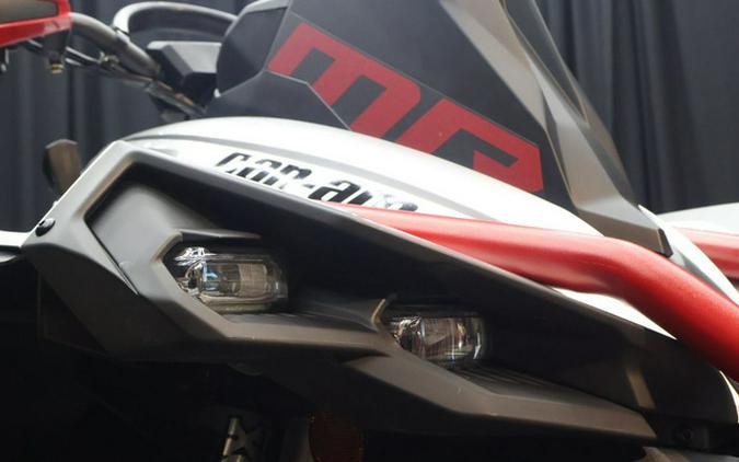 2026 Can-Am Renegade X mr 1000 R Hyper Silver & Legion Red