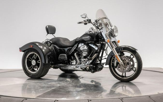 2016 HARLEY-DAVIDSON FLRT FREEWHEELER in Black Quartz