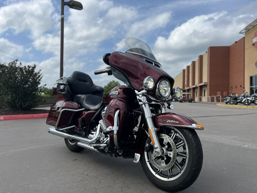 2015 Harley-Davidson® FLHTCUL Electra Glide® Ultra Classic® Low Mysterious Red Sunglow 642962