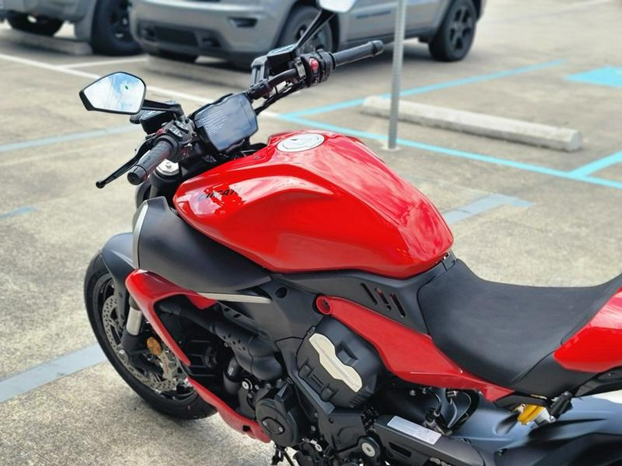 2023 Ducati Diavel V4 Ducati Red