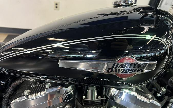 2015 Harley-Davidson 1200 Custom Vivid Black XL1200C
