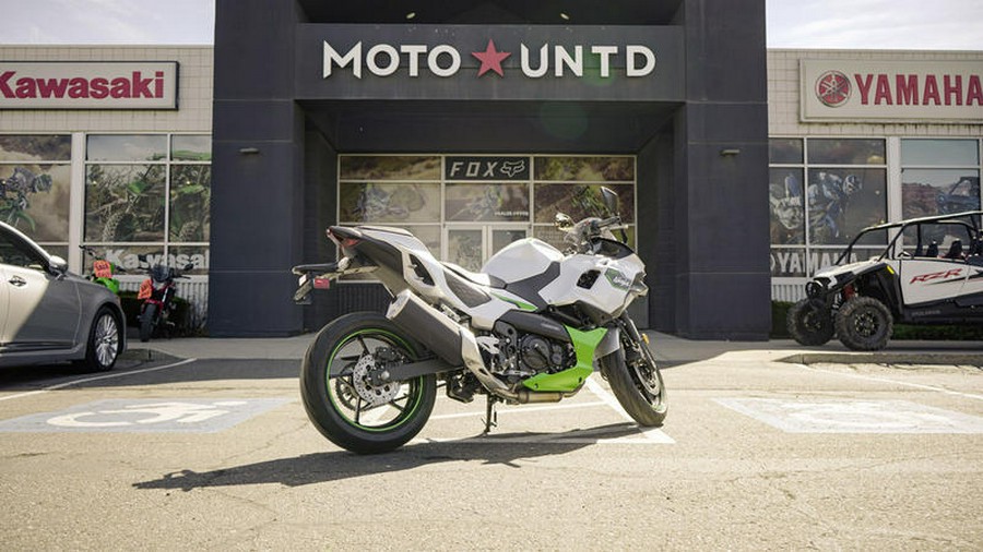 2024 Kawasaki Ninja® 7 Hybrid ABS