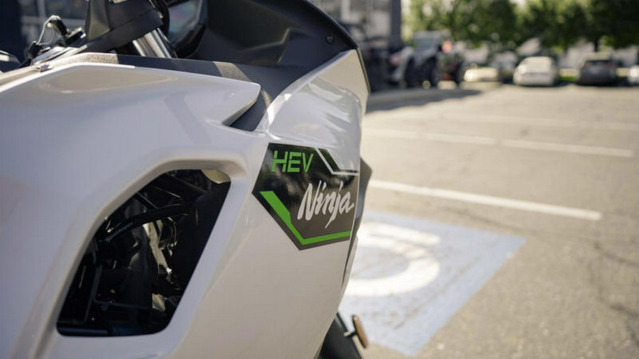 2024 Kawasaki Ninja® 7 Hybrid ABS
