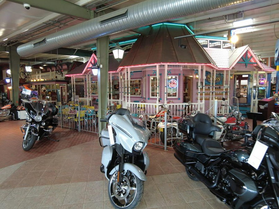 2025 Harley-Davidson® FLHC - Heritage Classic