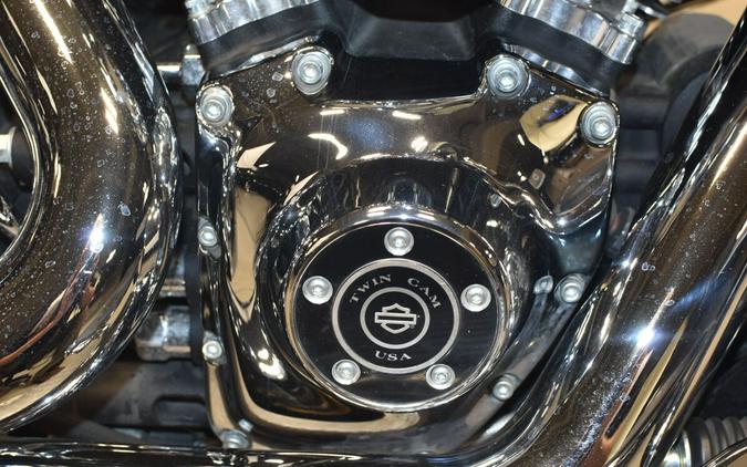 2016 Harley-Davidson Softail Deluxe Vivid Black