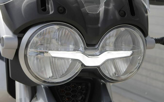 2025 Moto Guzzi V85 TT