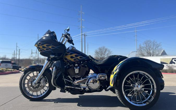 2024 Harley-Davidson® FLTRT Road Glide® 3 Vivid Black/Custom Flames