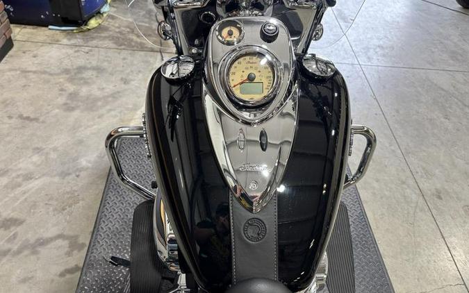 2024 Indian Motorcycle® Springfield® Black Metallic/Titanium Metallic