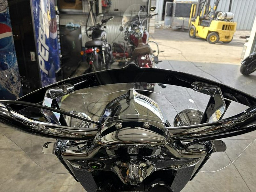 2024 Indian Motorcycle® Springfield® Black Metallic/Titanium Metallic