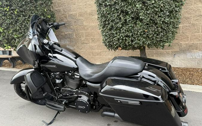 FLHXS 2019 Street Glide® Special