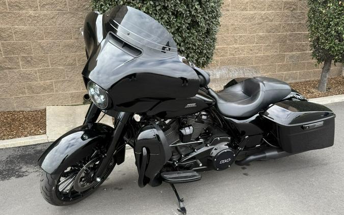 FLHXS 2019 Street Glide® Special