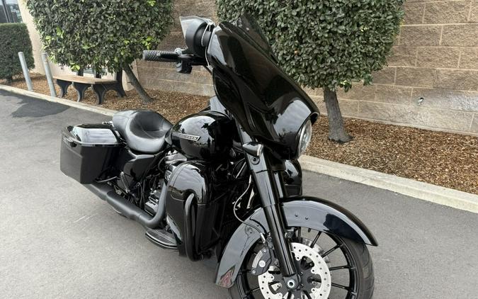 FLHXS 2019 Street Glide® Special
