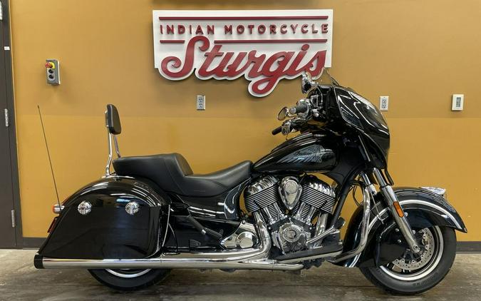 2017 Indian Motorcycle® Chieftain® Thunder Black Pearl