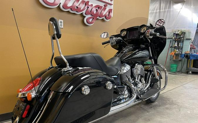 2017 Indian Motorcycle® Chieftain® Thunder Black Pearl