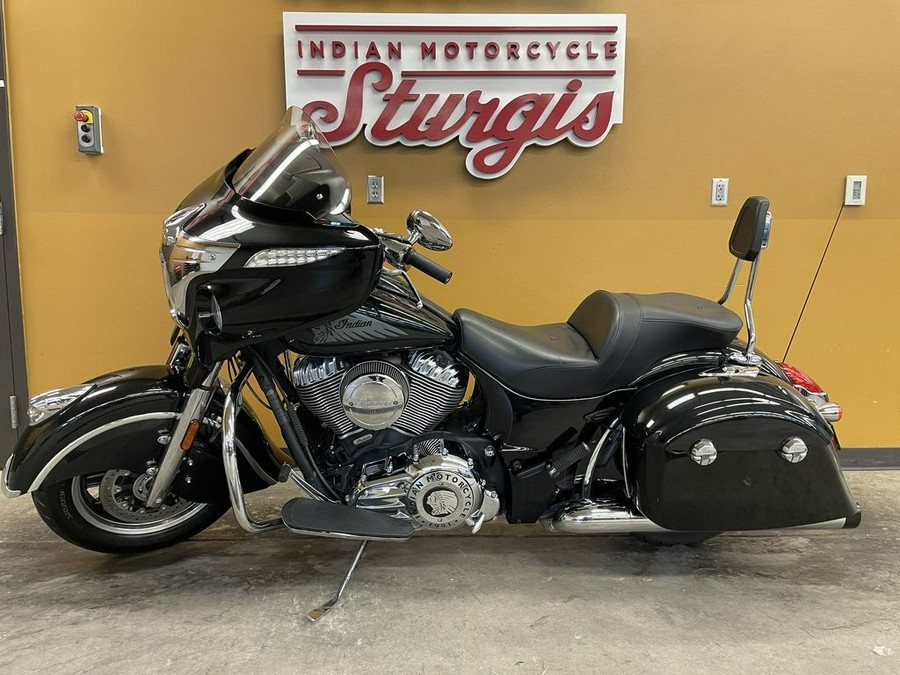 2017 Indian Motorcycle® Chieftain® Thunder Black Pearl