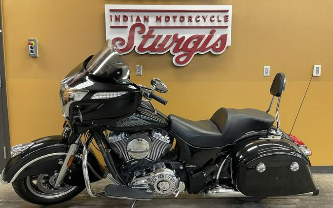 2017 Indian Motorcycle® Chieftain® Thunder Black Pearl