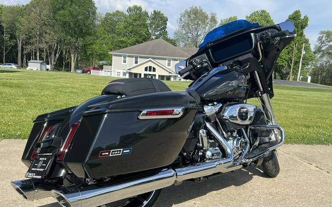2026 Harley-Davidson® Street Glide® Midnight Ember Chrome Trim