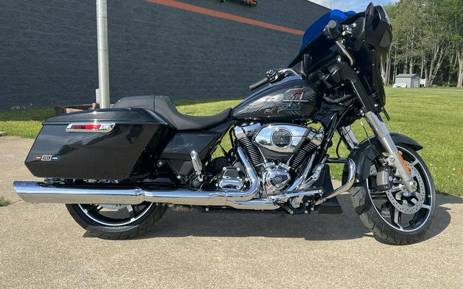 2026 Harley-Davidson® Street Glide® Midnight Ember Chrome Trim
