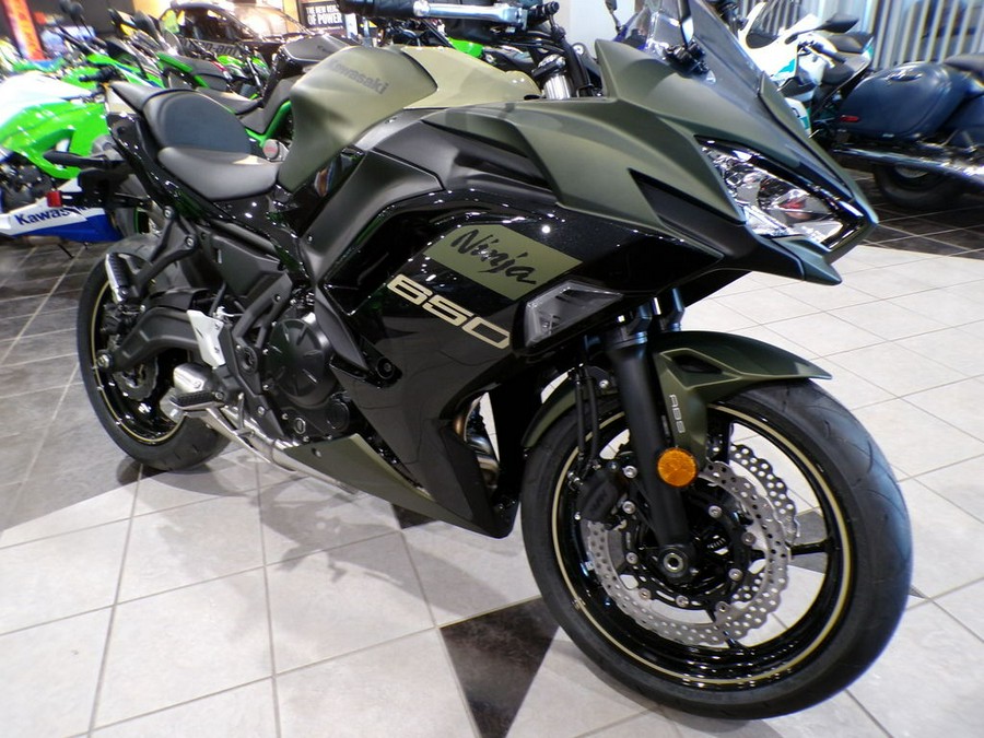 2024 Kawasaki Ninja® 650 ABS Metallic Covert Green/Metallic Spark Black