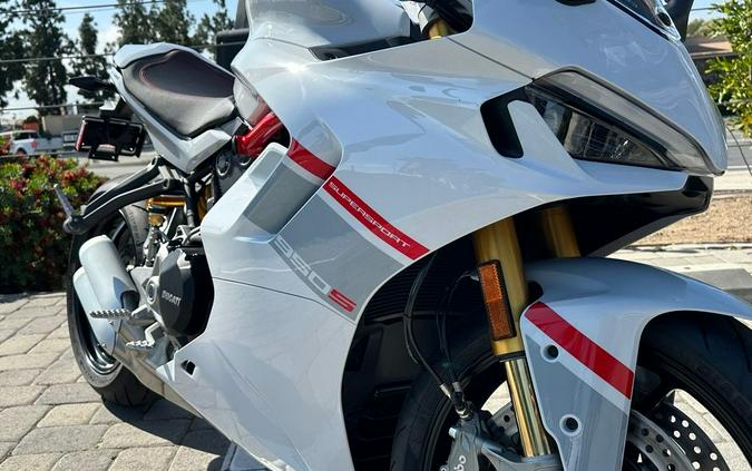 2024 Ducati Supersport 950 S White Stripe