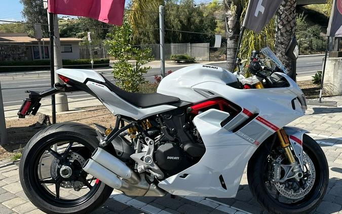 2024 Ducati Supersport 950 S White Stripe