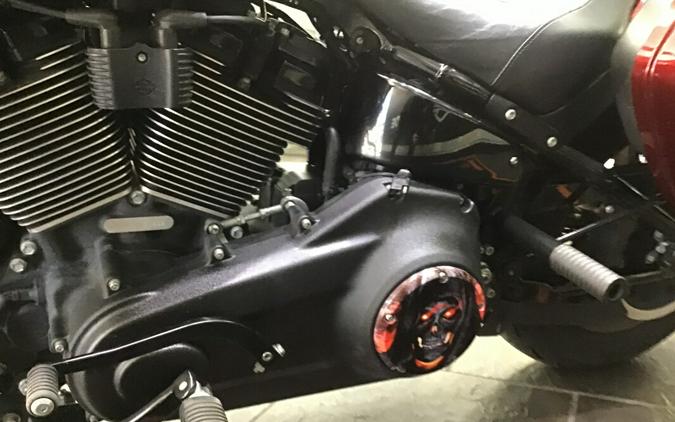 2022 Harley-Davidson® Low Rider® El Diablo El Diablo Bright Red and El Diablo Dark Red Metallic Fade