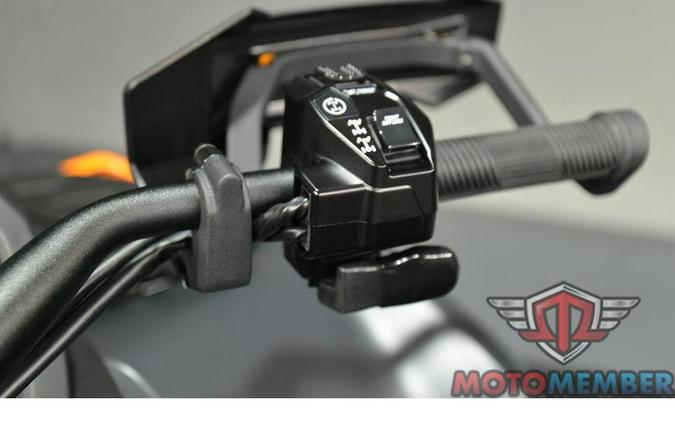 2026 Can-Am Outlander XT-P 1000R Mineral Grey & Orange Crush